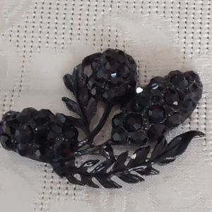 Vintage  black glass gem stone brooch.